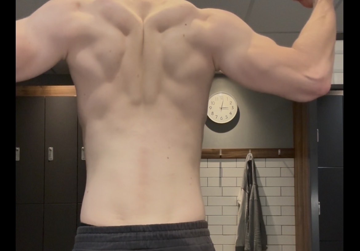 diviinetwt2's tweet photo. hey #biceps #horny #nsfwtwt #flex https://t.co/gkLB0tNroJ