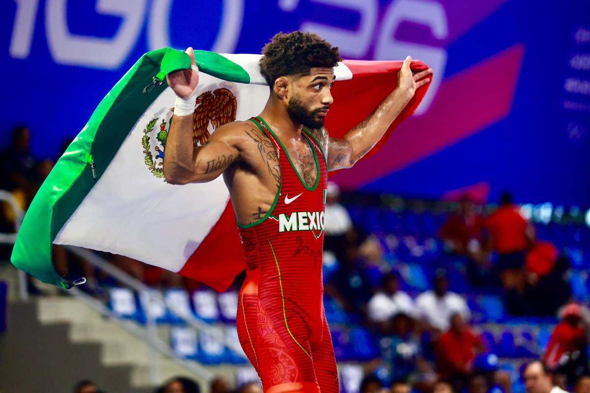 PanamSports's tweet photo. 🥇 ¡Oro para México en la lucha libre! 🇲🇽

Román Bravo conquistó la medalla de oro en los 57 kg estilo libre masculino tras imponerse por superioridad técnica (11-0) al puertorriqueño Darian Cruz en la final. 💪

Una actuación dominante de principio a fin para subir a lo más alto del podio en Santo Domingo 2026.

#PanamSports #SantoDomingo2026 #Wrestling