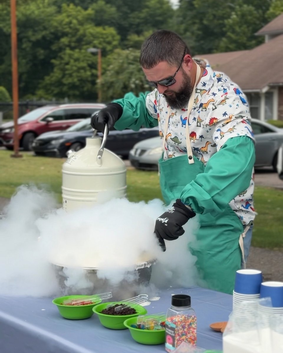 AllianceHS901's tweet photo. The Alliance Foundation brought the nexAir STEM Ice Cream Lab to our Whitney campus Friday: liquid nitrogen ice cream and a talk about science careers in Memphis.
Thanks to the Foundation for a great last Friday of summer. https://t.co/TqLkqRcJMv