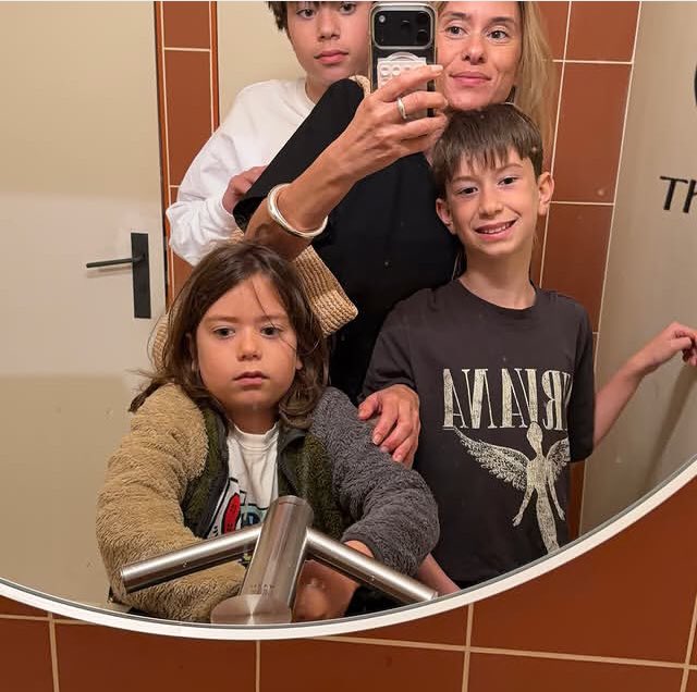 Jessicavogue's tweet photo. F❤️A❤️M❤️I❤️L❤️Y 

#kids #mom https://t.co/YAtKRyMzCH