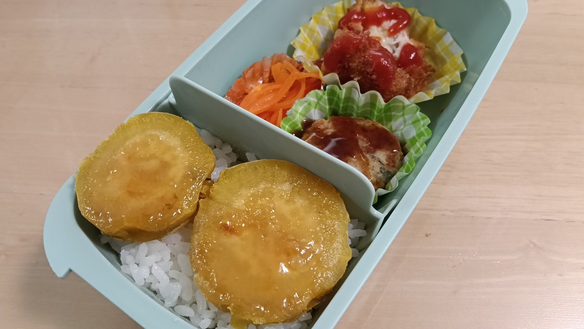ueda08811494's tweet photo. #今日のお弁当🍱
おはようございます！
今朝は虫取り網を持って学校に向かった長女…電車のれたかな！？合宿でやる劇に使うとか…🤣
さぁみんな今日もガンバ👊💪🎉 https://t.co/HlSDIWVD7S