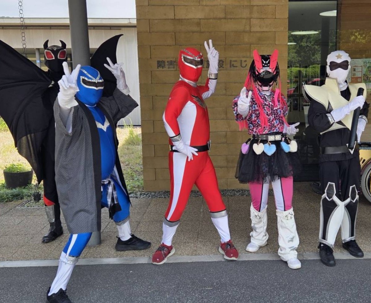 gcv6j9's tweet photo. やぁ！皆おはよう☀️
私は『スバルグレート(赤い司令官)』だ

昨日は寝坊をしてしまったが今朝は 頑張って日の出より早く目覚めた
なんか勝った気分がした✨

いよいよ明日は
すばるホールで開催される『すばるキッズアートフェスティバル』だ！
スバルファイブショーも観にきてね😄
11時
13時
14時 https://t.co/NV5nXYW44h