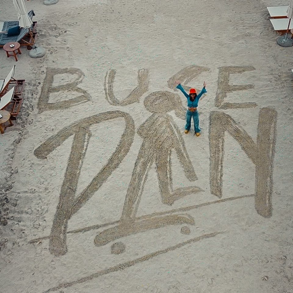 buseplan8eyl's tweet photo. MY LOGO IS ON THE SAND 🤤 thank you talented https://t.co/BWdEKoEESz