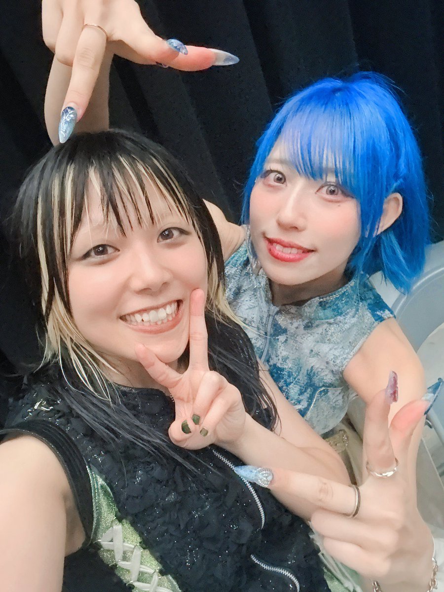 BANBAN_PIGGS's tweet photo. 📸ジエメイのワナさん(すてきにんげん！)
思い溢れる歌とことばがとっても素敵なひと
人にパワーやハッピーをあげる力がすごいなあと、練習からステージまで一緒に過ごしてて思ったの
すてきにんげんなのをたくさん感じた！！
ありがとう☺︎ https://t.co/ASubEBqTKE