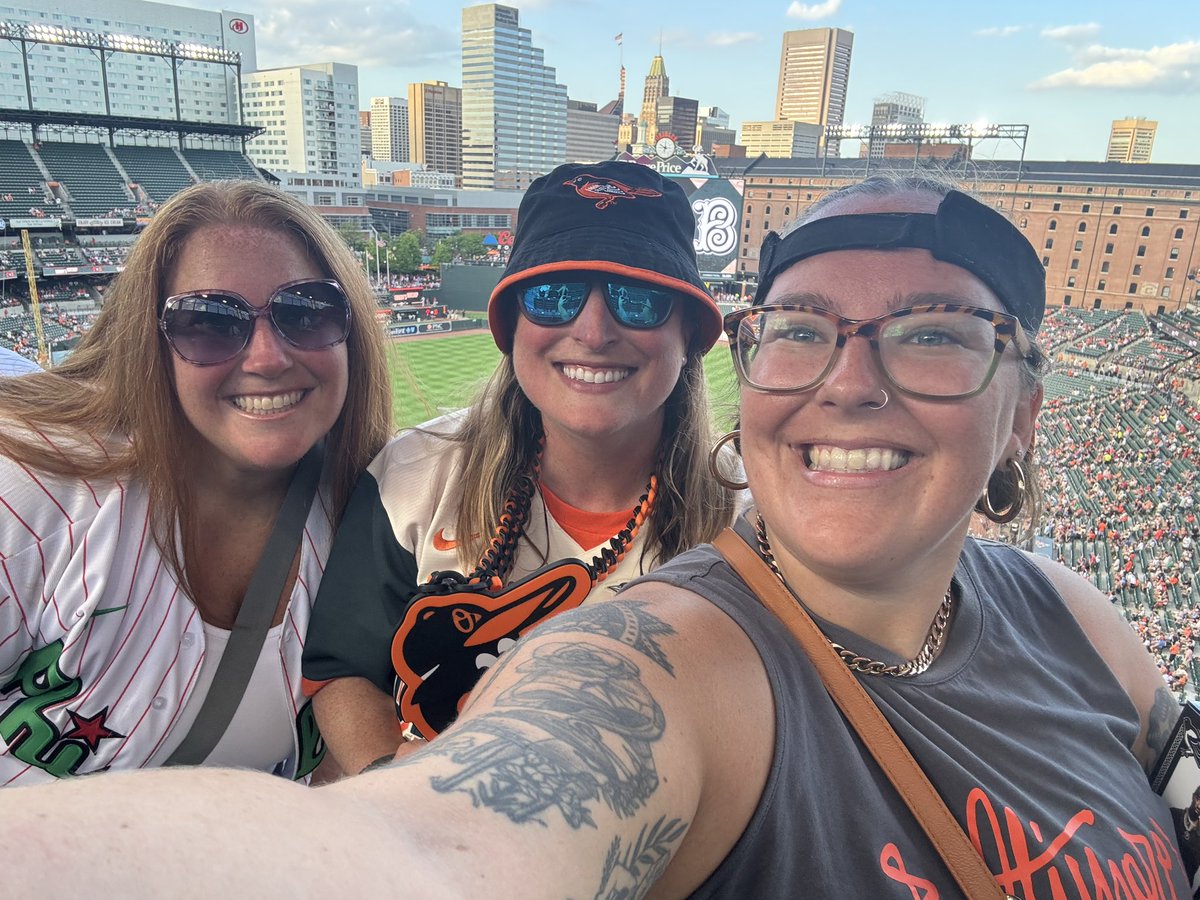 RedAbster's tweet photo. GNO at the Ballpark! #ringthebell https://t.co/cjR6zGTkzL