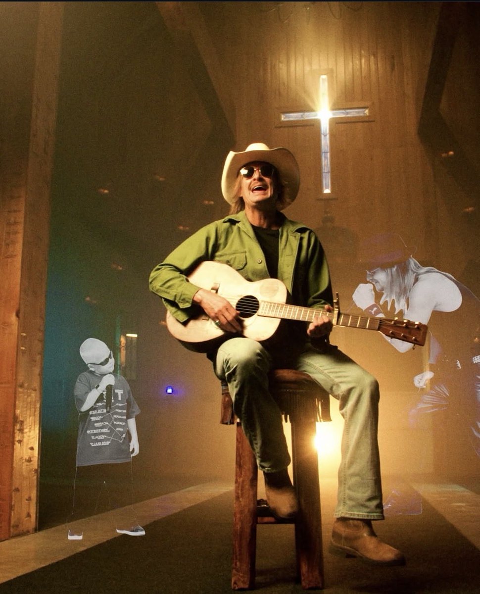 Cory_Giermannn's tweet photo. Man of the moment  🎸🎤 https://t.co/JT5OJBa86r