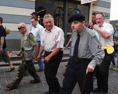 Anti_Ragul's tweet photo. @belarus_igor @NashaCanada Ты посмотри. Он же ебанутый на голову🤷‍♂️ https://t.co/HrgWMmjX6P