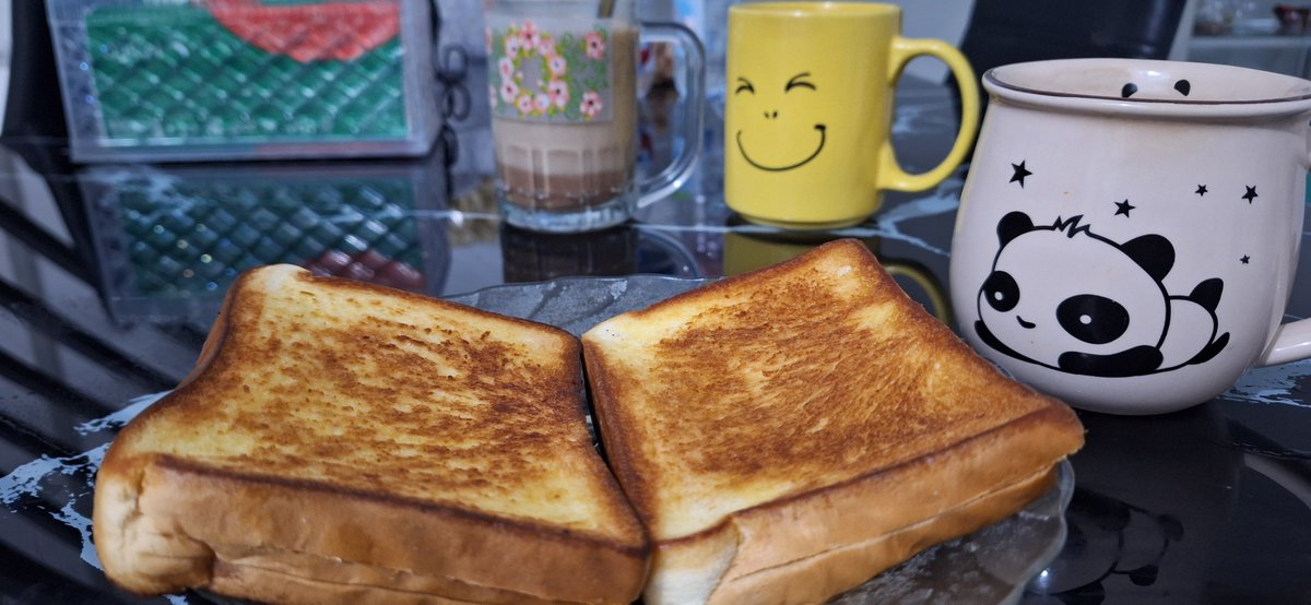 eleaiueo's tweet photo. sarapan, suka banget koleksi mug lucuuu. Kamu mau sarapan apa? https://t.co/X76bUfsP0D