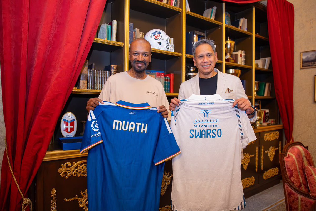 AlUlaclub's tweet photo. تبادل الدروع التذكارية والهدايا بين إدارتي ناديي العلا وكومو، على هامش بطولة كأس كومو 🐆🏆 

#العلا_في_كومو 🇮🇹 https://t.co/lk1YO7MNcJ