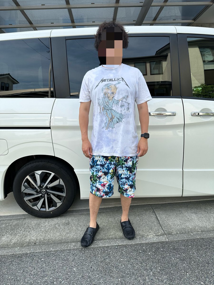 shhin919's tweet photo. 【今日のファッションチェック】

今日はバンドTを主役に、夏らしくまとめてみました😎

TOPS：Metallica
PANTS：Columbia
SHOES：COLE HAAN

メタリカTのロック感を、Columbiaの総柄ショーツで軽く外して、足元はCOLE HAANで大人っぽく締めるイメージ。

個人的にはやりすぎない古着感が気に入ってます。

#古着 #古着コーデ #ファッションチェック #バンドT #Metallica #Columbia #ColeHaan