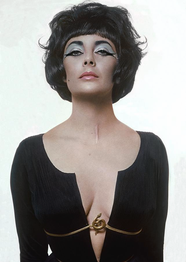 VLouca1971's tweet photo. Elizabeth Taylor as "Cleopatra", Rome, 1962. Photo by Bert Stern https://t.co/84tkOAuXYM