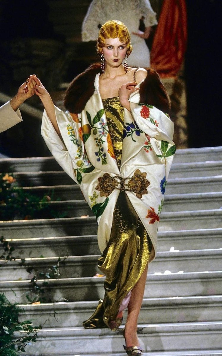 rereyfulr's tweet photo. I want to see looks from this collection: 
Dior Spring 1998 🥹🪡 https://t.co/Ao50dbCcGL