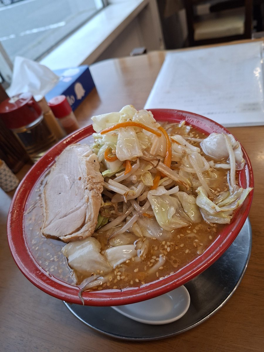 syonunun_un's tweet photo. 阿賀野市 中華そば蘭。爆(苦)タンメン 1400円 ライス 200円。ちょうど体がタンメンを欲していたので有難い限定😉💕シャキシャキの野菜炒め美味😋✨️山形牛の牛脂と合わせたしょっぱウマスープに腰の強い中細麺をズビズバとすすり、一向に減らない野菜に苦戦しながらも美味しく頂けましたよ( ´∀`)ノ💯 https://t.co/Hz26Rf9ocs