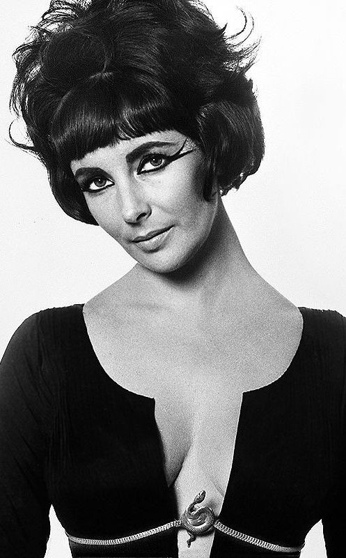 VLouca1971's tweet photo. Elizabeth Taylor as "Cleopatra", Rome, 1962. Photo by Bert Stern https://t.co/84tkOAuXYM