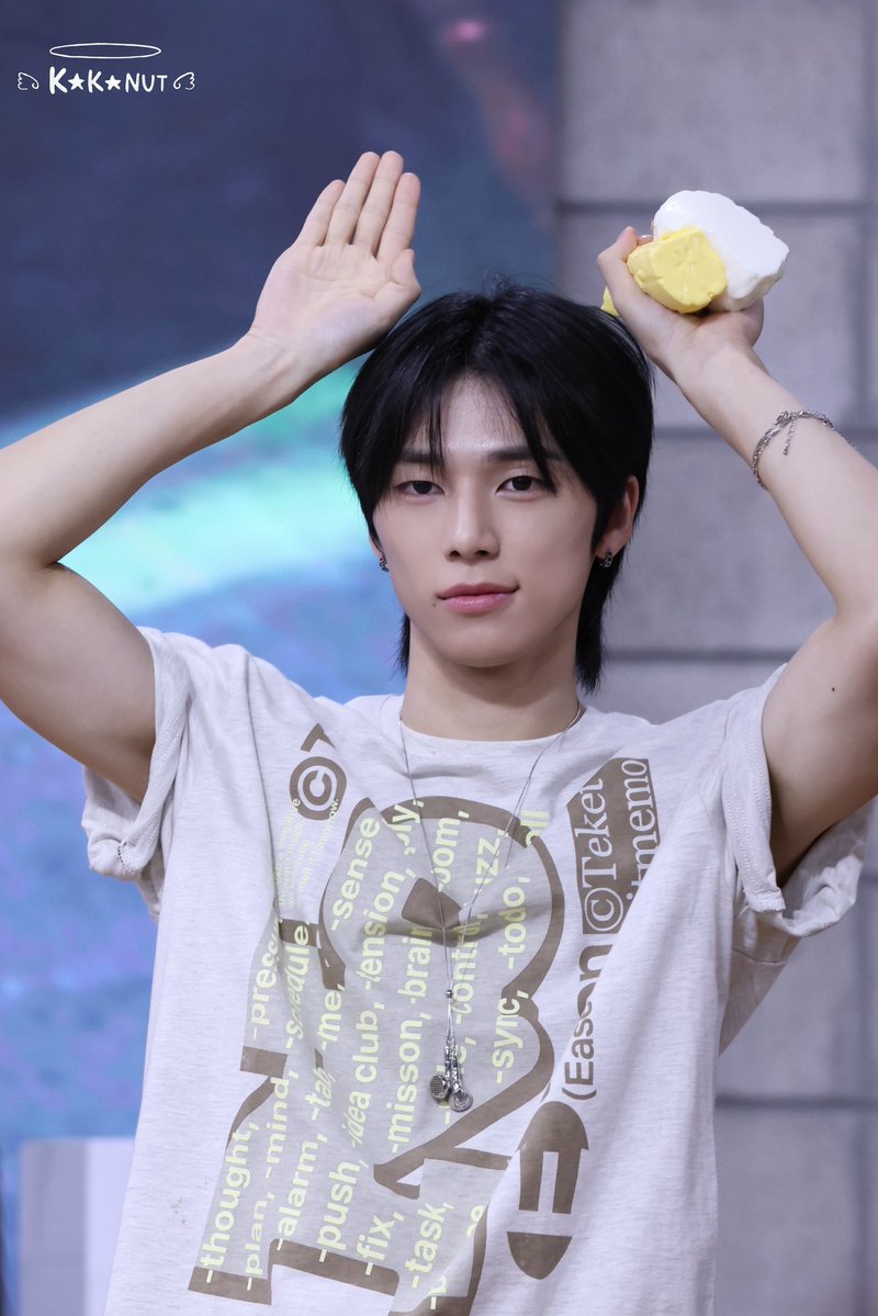kokonut_kk's tweet photo. 260731 🐰？

#NEXZ #넥스지
#소건 #SOGEON #ソゴン https://t.co/stgLZUbruh