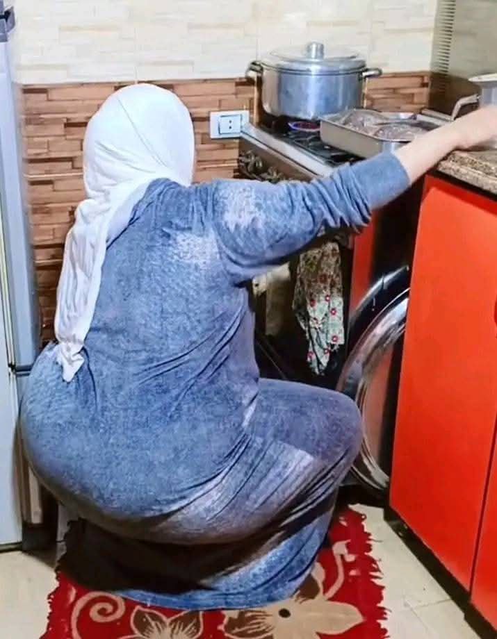 Louza78's tweet photo. امم عماله توطي وقعرها كبير وترفع قرررررونك على لحمها وانت قررررونك وصلت للسقف من كتررر الديااااثه عليها كل يوم 🥵🥵🔥🔥🍑🍑🥹 https://t.co/1dDiAk86Rs