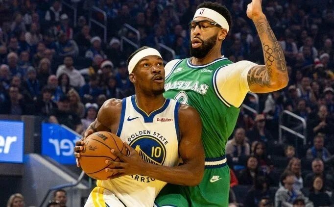 bahiscom365's tweet photo. #GoldenState #Warriors'ın, #JimmyButler ve draft haklarını #AnthonyDavis karşılığında takas etme ihtimalini değerlendirdiği ancak son aşamada bu plandan vazgeçtiği öne sürüldü.
￼
Logan Murdock'un haberine göre, Warriors yönetimindeki bazı isimler https://t.co/gKz7CPStOg