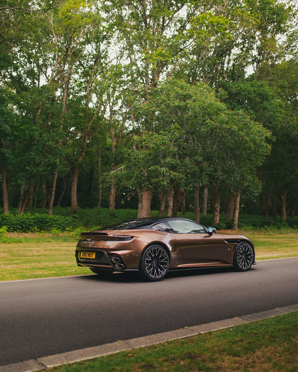astonmartin's tweet photo. The class-leading super tourer. DB12 S.

📸 HWM Aston Martin

#AstonMartinLive #DB12S #ICONDRIVEN https://t.co/09TEyRqFb3