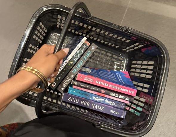 Aurielle007s's tweet photo. I need that therapy they call, buying books.>> https://t.co/KUi5VlVwDp