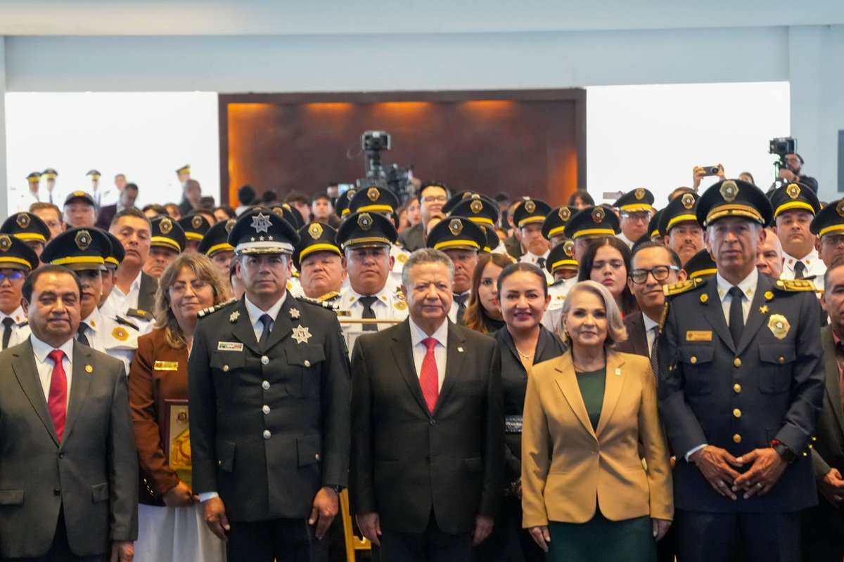 juliomenchaca_'s tweet photo. Celebramos los 50 años de la Policía Industrial Bancaria de Hidalgo y reconocemos a quienes, con profesionalismo y compromiso, contribuyen todos los días a la seguridad de nuestro estado. 🫡
#PrimeroElPueblo https://t.co/5ceixkWMAZ