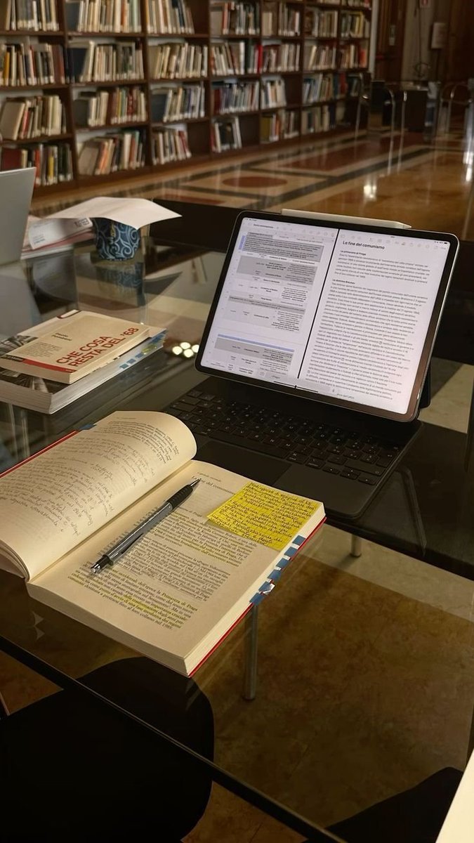 Aurielle007s's tweet photo. Study hard you can cryyyyyyyyyy after you get that degree. https://t.co/L8AetDpzZ1