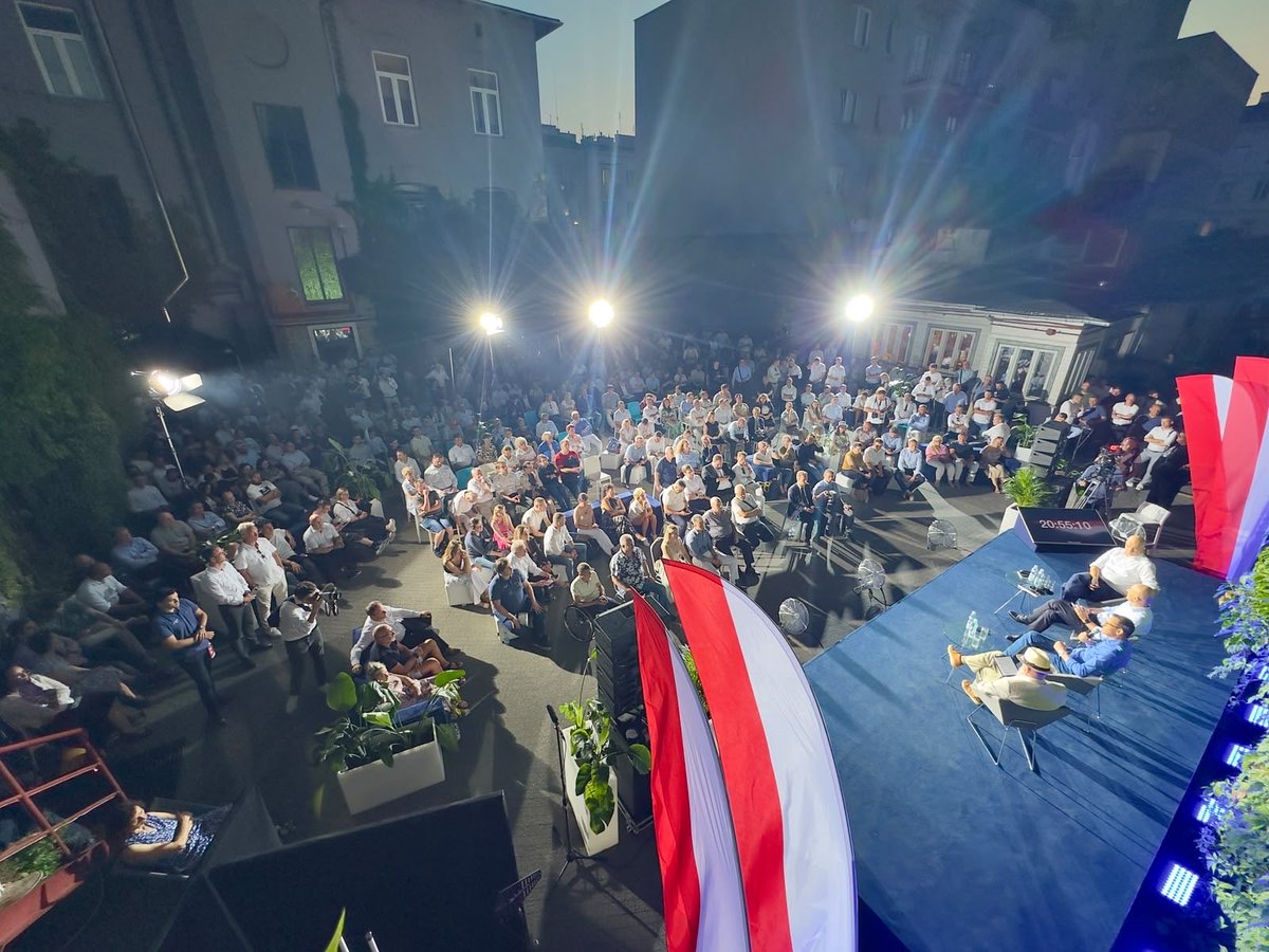 ChlopikMariusz's tweet photo. Ostatnia debata: Rokita, Andrzejczak, Dębski, Morawiecki. Można rozmawiać? Można 🙂 https://t.co/CVXZfH8wHs