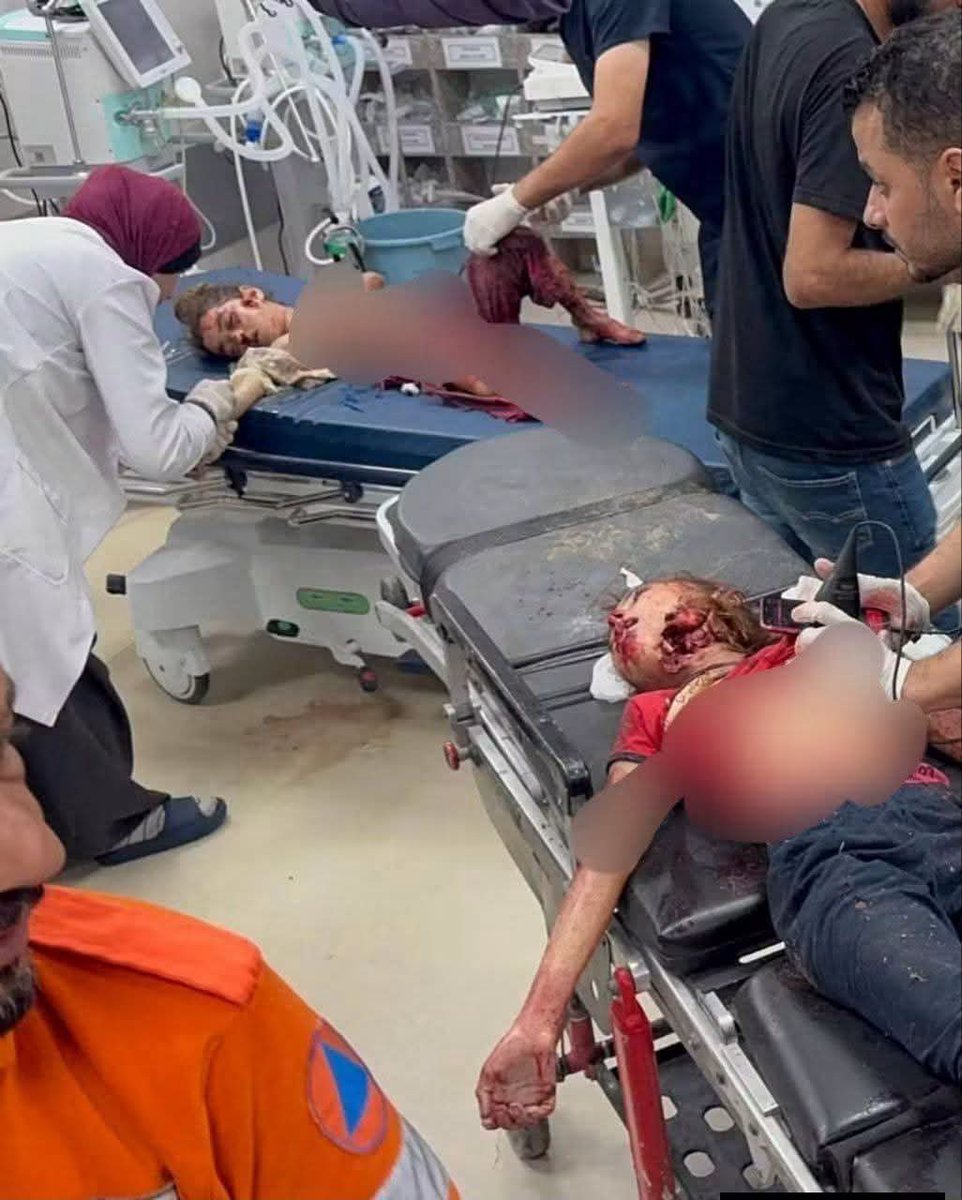 Ciyelii's tweet photo. Bu fotoğraf bir ya da iki yıl öncesine ait değil.

Bu fotoğraf bugün Gazze'de çekildi.

Gazze'de süren katliamlar hâlâ devam ediyor.

Sessiz kalmayın. 
Gazze hakkında konuşun, yaşananları anlatın. 
Çünkü Gazze bugün her zamankinden daha fazla sesinize ihtiyaç duyuyor. https://t.co/YP8Ri7JQwc