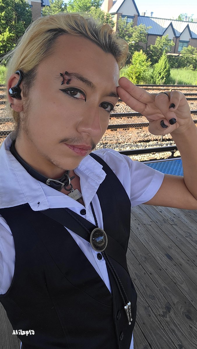 AtJap13's tweet photo. Choose your fighter: Visual kei yakuza bishounen or Ganguro yanki baddie 

#japanese
#ganguro
#visualkei
#yankii
#y3k
#blasian
#icandoboth
#itsatrap
#infamous https://t.co/pNdrzPbedI