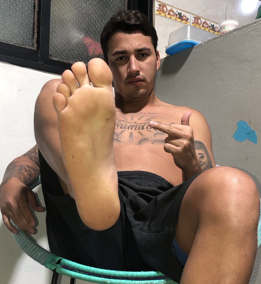 GregoryMan39048's tweet photo. You are hypnotized by my stinky feet. https://t.co/lyS5QxVY3a