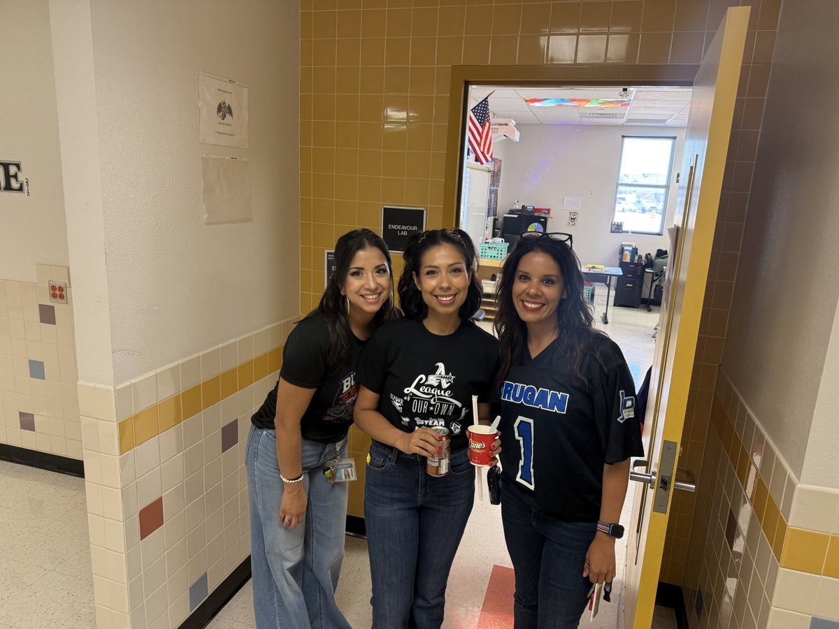 JonFlores_EP's tweet photo. ππ€TGIF! Week one with our Drugan Dragons in the books! Shout out to our amazing team for keeping us afloat π¨ π₯€. Rootbeer floats are always a hit with our staff! @SISD_ES #WeLeadTx #BuildingExcellenceTogether https://t.co/B1rCtiIDpm