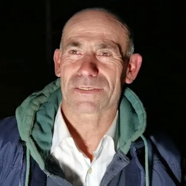 AcervoCharts's tweet photo. Homem bêbado “desaparecido” passou horas ajudando uma equipe de busca a procurar por ele mesmo. https://t.co/oJxjyMUf6W