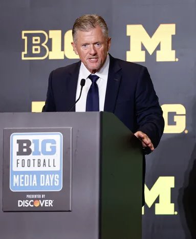 B1GDuckEnergyy's tweet photo. Coaches Ryan Day and Kyle Whittingham were asked about the state of “The Game” during Big 10 Media day.

Whittingham: “We don’t like them but we don’t need to be hateful about it.”

Ryan Day: “I hope Michigan dies.” https://t.co/CJBC5MXMXC
