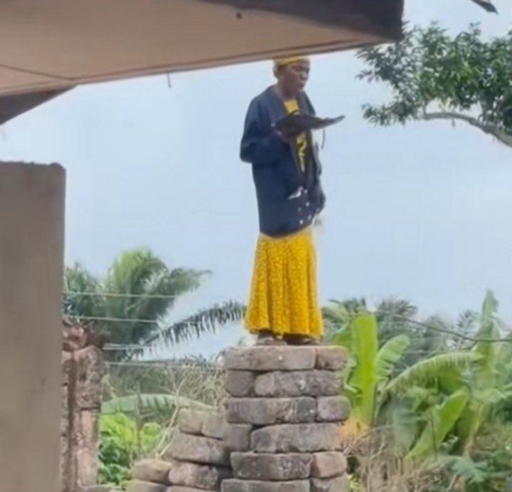 Foludare_'s tweet photo. August ? Nah me fess build altar take beg you , pleaseeeeeeeeeeeeee 🤲🎈 https://t.co/3aZJSmpRX6