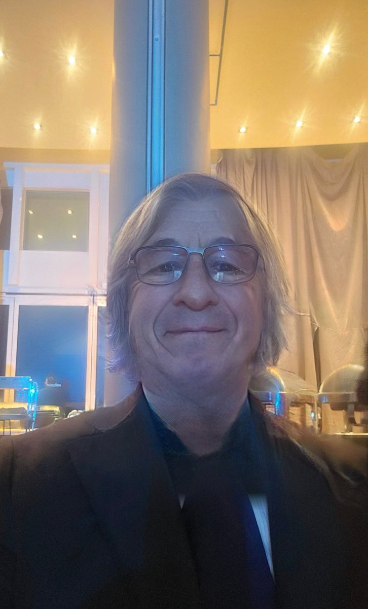 jonhSmithjgma's tweet photo. @ciaoooproprio Tranne a uno.
Lui non si farà mai prendere in giro, è il più sveglio di tutti, specialmente dopo 7 bicchieri di rosso caldo u.u https://t.co/wCmYE8F9r3