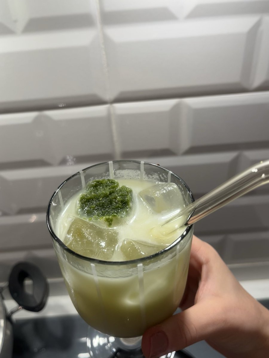 sglldld's tweet photo. Refika’nın limonatasına ek yaptığım kuzukulağı küplerinden ekledim. Hayat ya hayat https://t.co/UwSSKE8tJi
