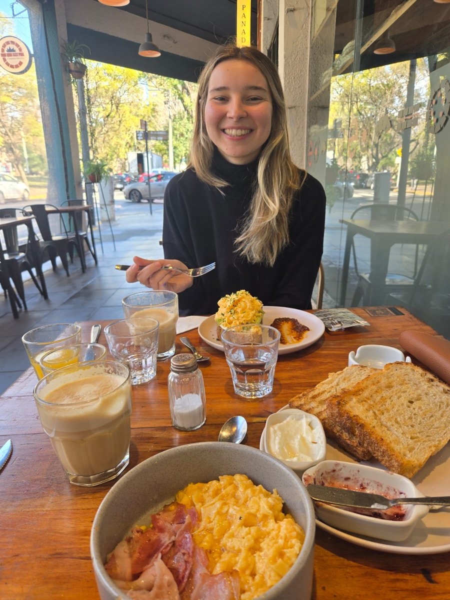 animundialista's tweet photo. Me fue bien, me pasó a buscar mi novio y salió el sol justo para la hora del brunch que diazo lpm https://t.co/qmjcFi1u8q