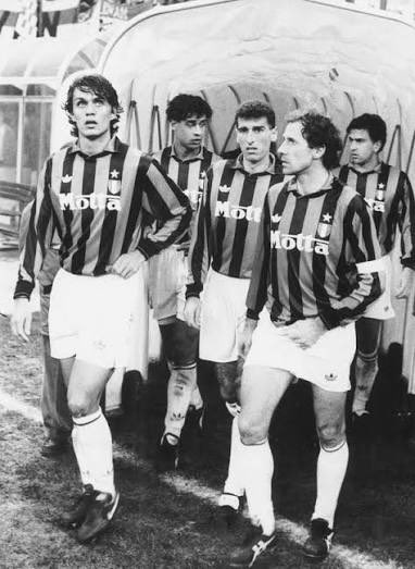 BRTD1989's tweet photo. Milan. The school of defending. https://t.co/hvy4RzWtxk