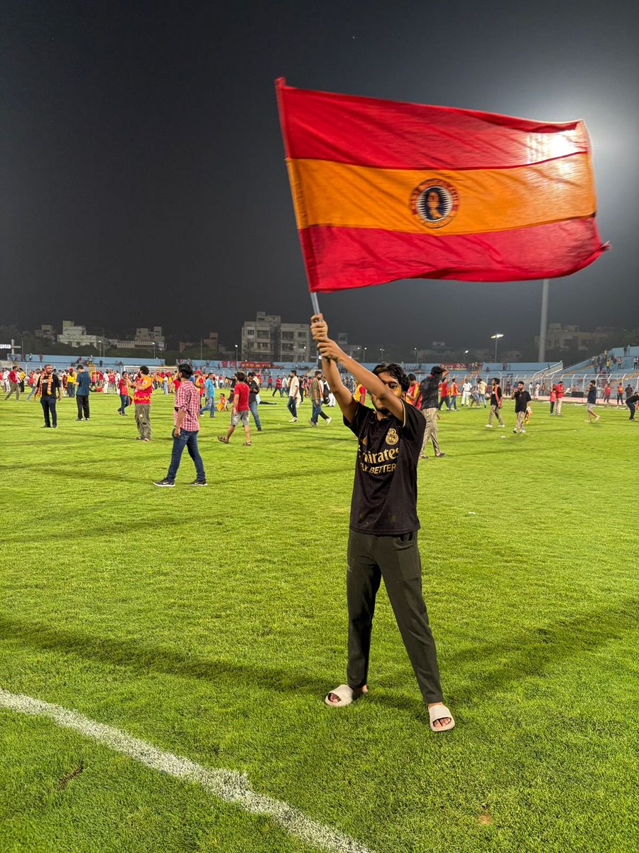 DebjitRoy621492's tweet photo. শুভ ইস্টবেঙ্গল দিবস ❤️💛 https://t.co/PaCSCPj9Yb