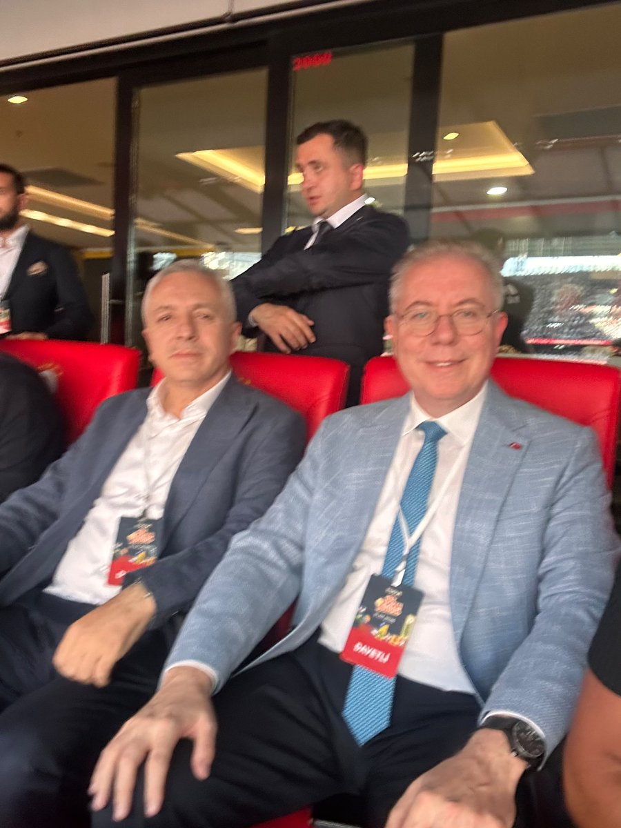 EmrullahErkus's tweet photo. Cumhurbaşkanımız Sayın @RTErdogan’ın teşrifleriyle gerçekleşen TÜGVA Yaz Okulları Final Programı’nda, 717 bin evladımızın azmine, heyecanına ve umut dolu yarınlarına hep birlikte şahitlik ettik.

İnanıyoruz ki; ilimle, ahlakla ve milli-manevi değerlerle yetişen bu nesil, Türkiye Yüzyılı’nın en güçlü mimarı olacaktır.

Bu anlamlı organizasyonda emeği geçen TÜGVA Genel Başkanı @ibrahim_besinci’yi, kıymetli eğitmenlerimizi, gönüllülerimizi ve geleceğimizin teminatı olan tüm gençlerimizi gönülden tebrik ediyorum.

@tugvaTR 🇹🇷