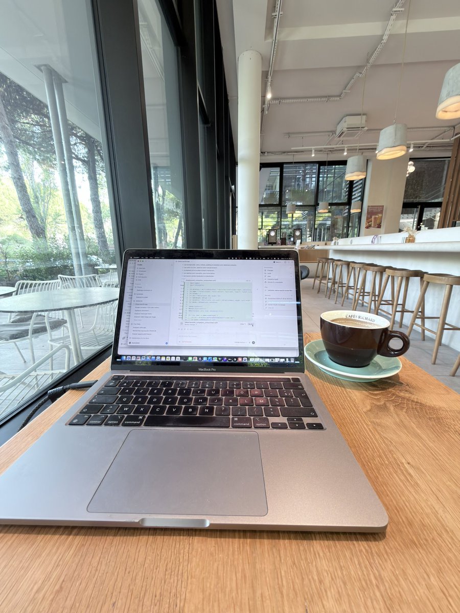 WillRogS's tweet photo. @cinamarina Bonjour Marina depuis Antibes https://t.co/7XkEcM5eV4