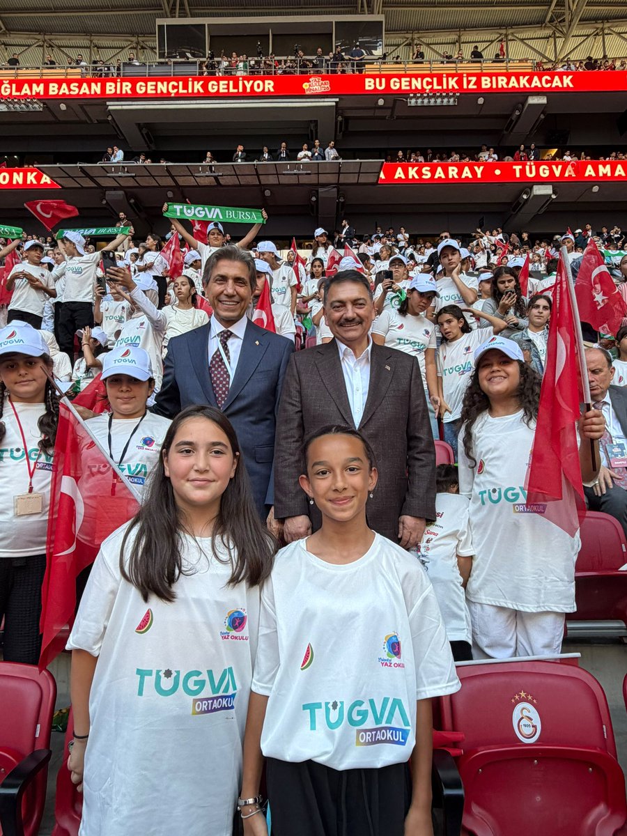 mustafademir's tweet photo. 📍 İstanbul

Cumhurbaşkanımız Sayın @RTErdogan’ın teşrifleriyle gerçekleştirilen TÜGVA Yaz Okulları Final Programı’nda, yarının Türkiye’sini inşa edecek genç arkadaşlarımızla bir araya geldik.

Değerlerine ve davasına sahip çıkan, donanımlı, ahlaklı ve özgüven sahibi nesiller yetiştirme gayretinde olan TÜGVA ailemizi yürekten kutluyor, yaz okullarına katılan her bir evladımıza başarılarla dolu bir ömür diliyorum.

Türkiye Yüzyılı’nı, güçlü ve şuurlu gençlerimizin omuzlarında hep birlikte yükselteceğiz.

@ibrahim_besinci 
@tugvaTR