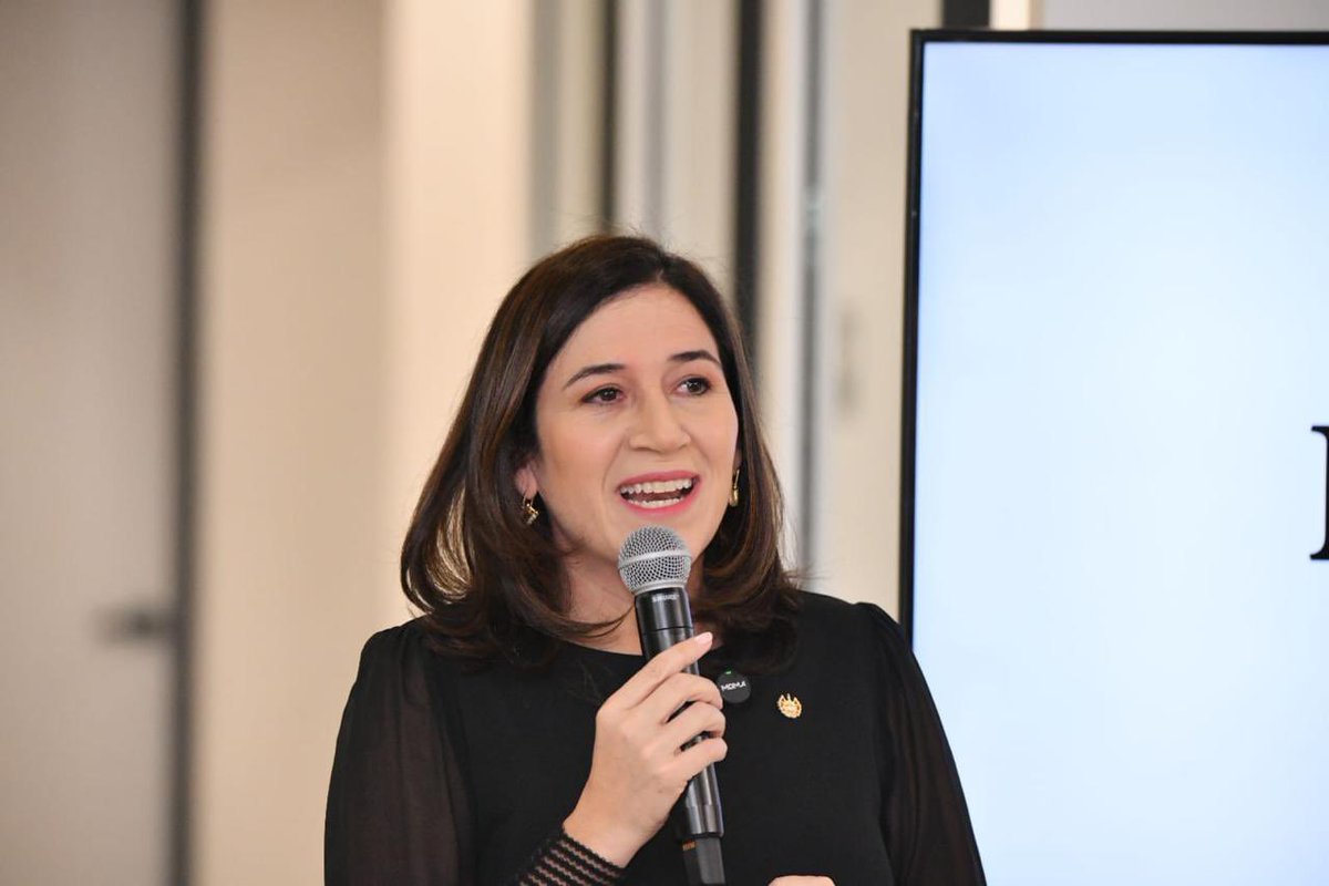 MariaLuisaHayem's tweet photo. Felicidades a @InvenergyLLC y Energía del Pacífico por la apertura de sus nuevas oficinas en El Salvador, muestra de su compromiso con el país a largo plazo. 

Invenergy, es una empresa que con la generación de energía en base a gas natural cubre más del 30% de la demanda nacional.

Reconocemos su aporte para el crecimiento económico de nuestro país y a la diversificación de nuestras fuentes de energía, que hoy en día contribuyen al dinamismo económico. 🇸🇻✨