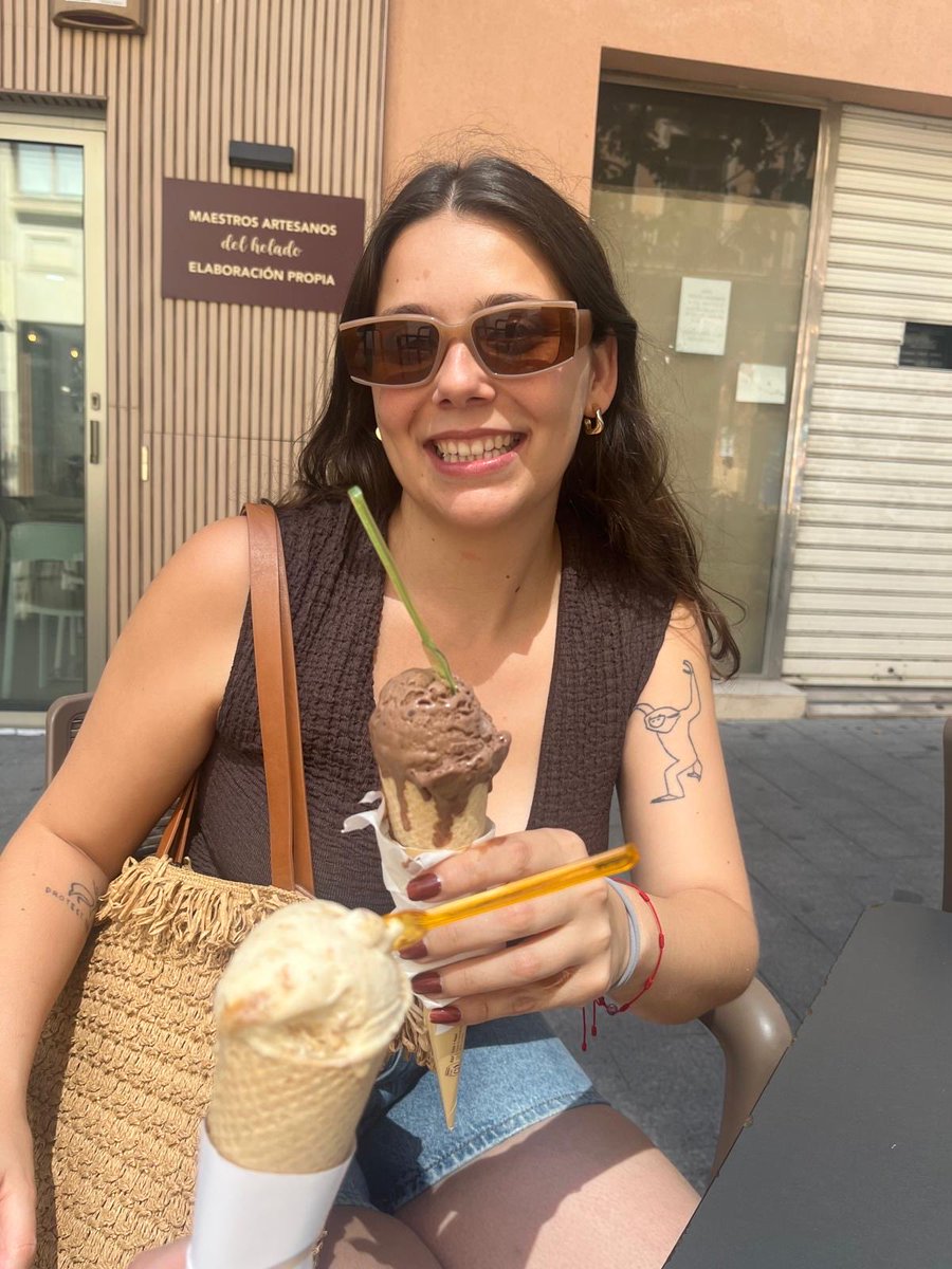 ccanchezz's tweet photo. ponme piña también mango 🥭 https://t.co/2cyZTRwqz2