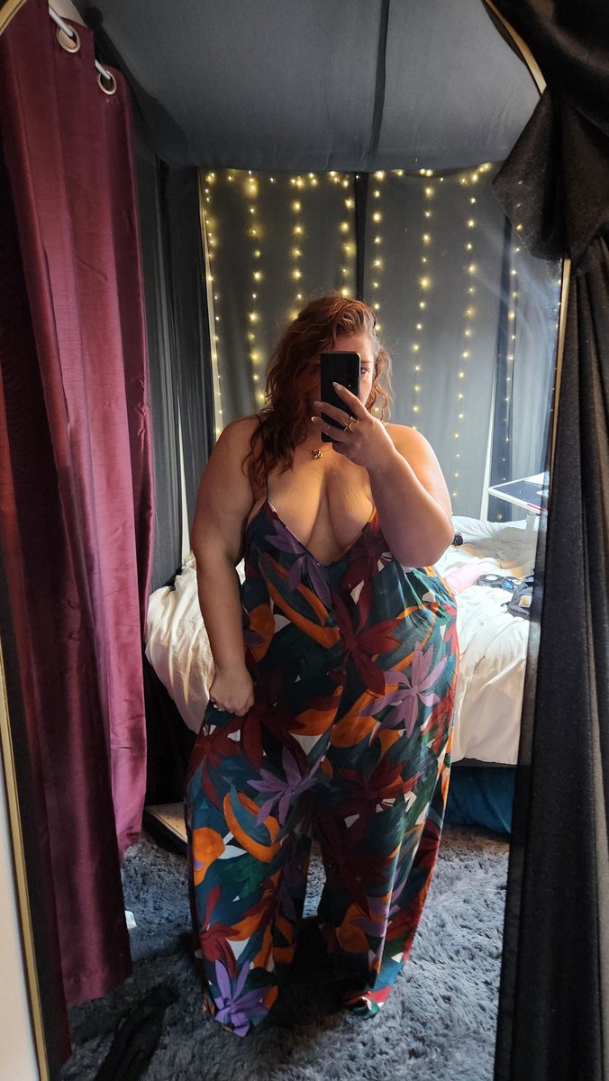 chrissyleex's tweet photo. Nothing between us but this thin piece of fabric  😈 https://t.co/kAFzkKXtbF