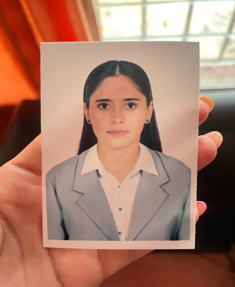x1dxhs's tweet photo. la que es linda, es linda aún en su foto de título https://t.co/dOUDrZbxj0