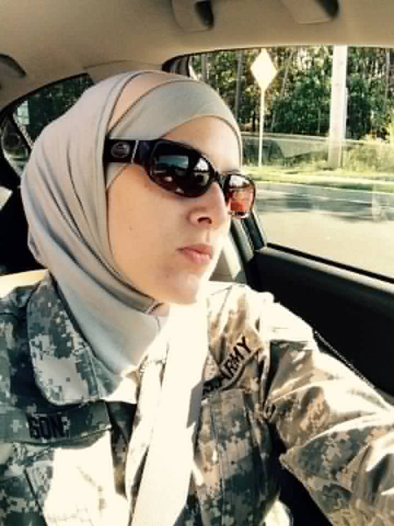 JeaninePirroRv's tweet photo. A Muslim woman serving in the military has reportedly said "I would refuse orders if they involved targeting Muslims".

Do you think she should be dismissed from service? 🇺🇸 

🛑 Yes
🛑 No

Drop Your opinion 👇 🇺🇸 https://t.co/5NBRPp92l1