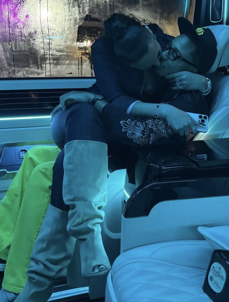 24kgriIIz's tweet photo. mom x dad ❤️ https://t.co/AT5cKRoXqT