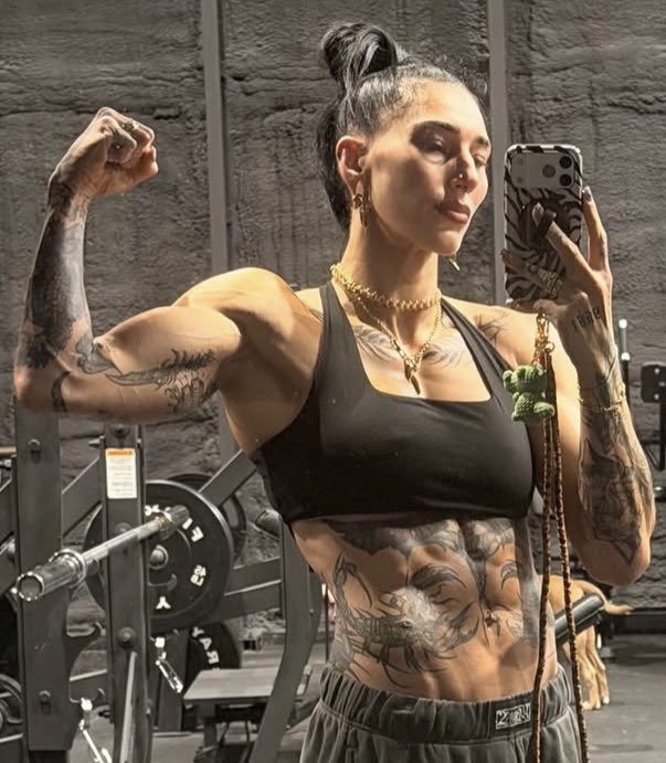 c3690459's tweet photo. MUSCLEMAMI Is Shredded
🇦🇺💪🔥🖤 https://t.co/O1vWqDPxvz