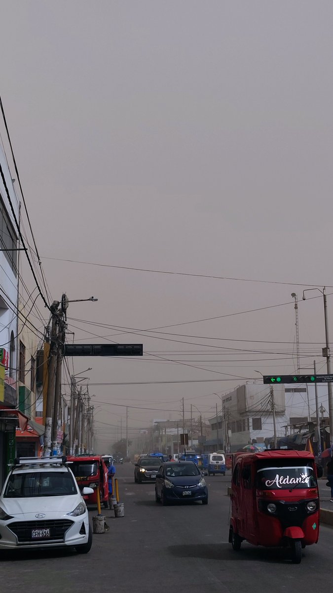 ParacasScience's tweet photo. @hombredeltiempo Así está Pisco ahora.... En ciudad está intenso el viento y la visibilidad muy pobre. https://t.co/T5Xg2kYVjz