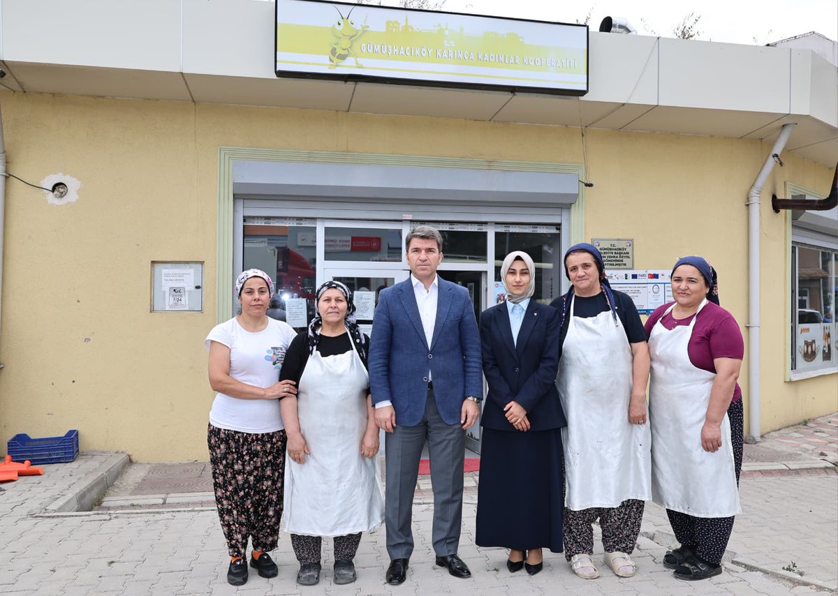 Ghk_Kaymakam's tweet photo. Valimiz Önder BAKAN ve Kaymakamımız Büşra GÜNEŞ, ilçe merkezinde kurulan pazarı ziyaret ederek kıymetli hemşerilerimiz ve esnafımızla bir araya geldi. https://t.co/knXfBXhwP5